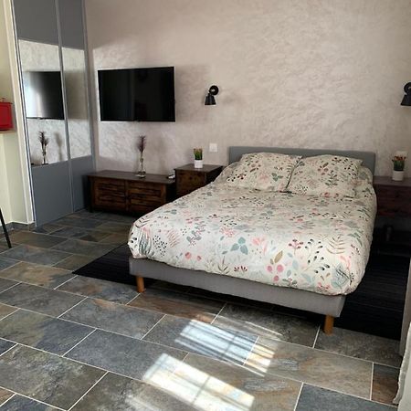 Studio Independant Avec Piscine Et Jardin L'Abergement-Sainte-Colombe Экстерьер фото